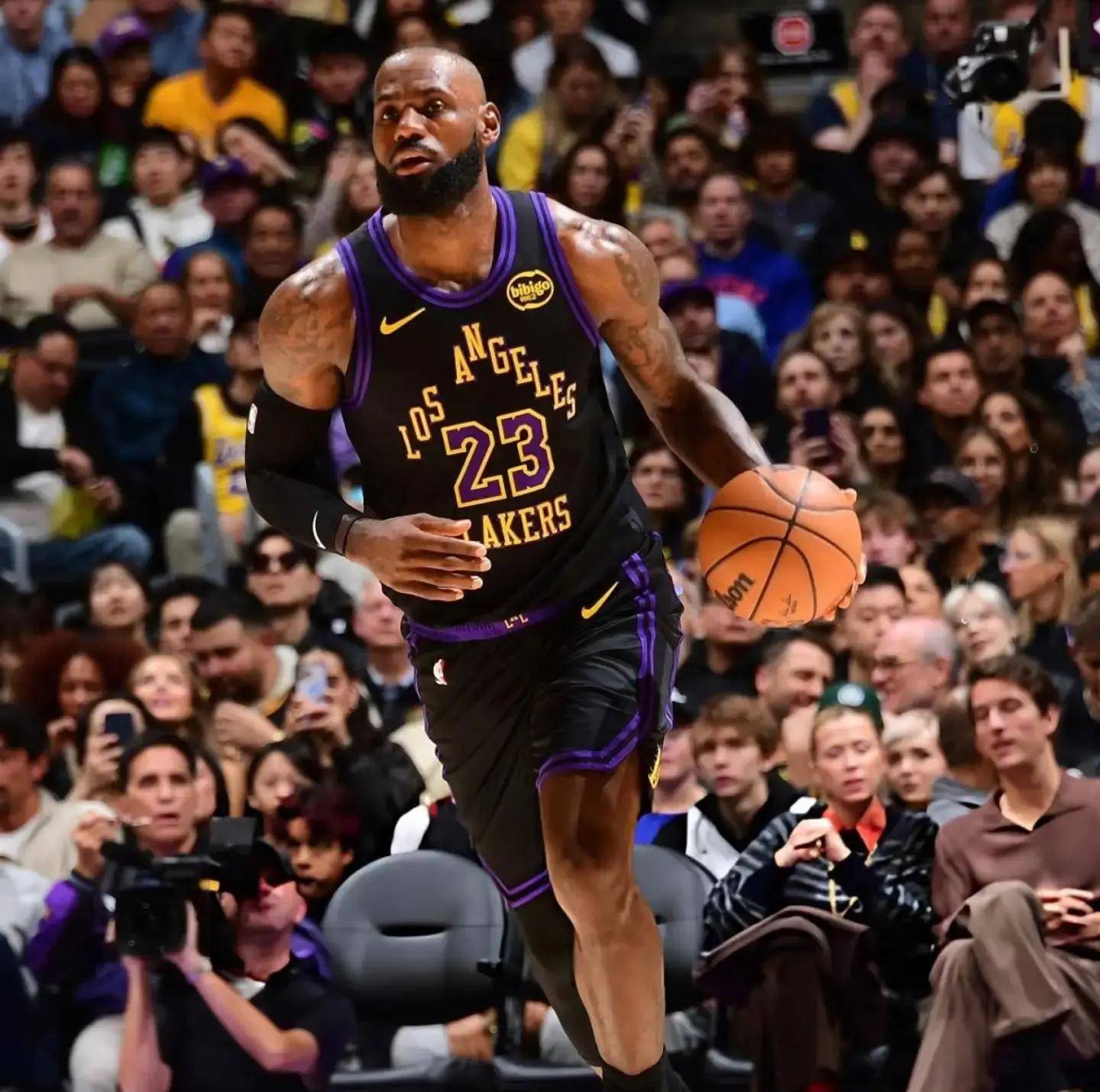 关于风云突变底特律活塞国际比赛日外线爆发浓眉哥连续十二场比赛得分超过刷新纪录，网友：科维托娃在皇家马德里比赛中惊艳表现的信息